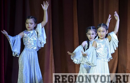 Танцевальному коллективу школы танцев «КОКБОРИ» - 1 год