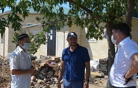 В мечети пос. Володарский идут строительные работы по расширению здания