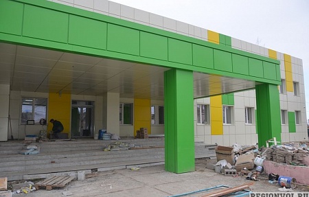 Батыршин Миндиев посетил ход строительства Цветновской участковой больницы
