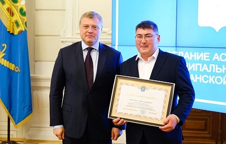 Ко Дню местного самоуправления главы двух сельсоветов Володарского района получили сегодня награды от Губернатора Игоря Бабушкина