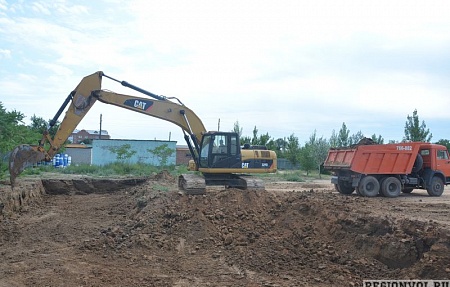 В Володарском началось строительство круглогодичного бассейна