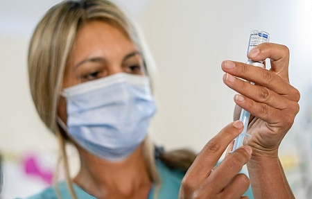 Астраханцы могут записаться на вакцинацию от COVID-19 в кабинетах медицинской профилактики