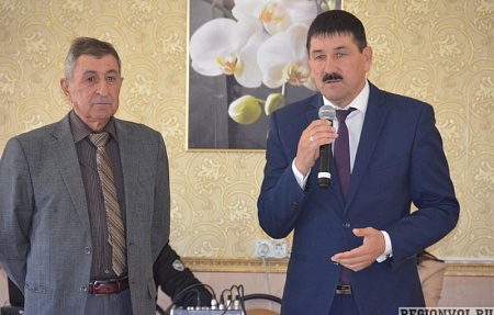 Батыршин Миндиев поздравил работников и ветеранов сельского хозяйства с профессиональным праздником