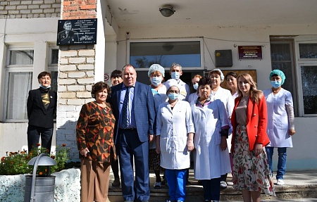 В Зеленгинской врачебной амбулатории состоялось торжественное открытие мемориальной доски памяти Мельникова Александра Фёдоровича