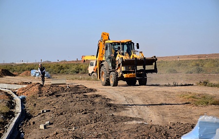 Глава района проверил ход строительства дороги в селе Болдырево