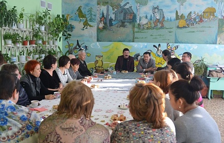 Глава района Миндиев Б.Г. приехал в Тумак на встречу с жителями села
