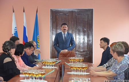 Батыршин Миндиев поздравил деятелей культуры с профессиональным праздником