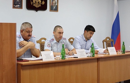 Глава района принял участие в совещании в Володарском ОМВД по итогам 1-го полугодия