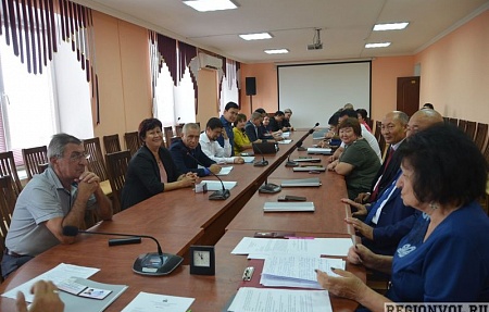 Сегодня  состоялось первое организационное заседание нового состава Совета депутатов шестого  созыва
