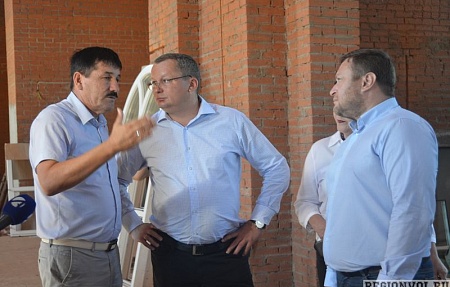 Председатель облдумы Игорь Мартынов посетил Володарский район