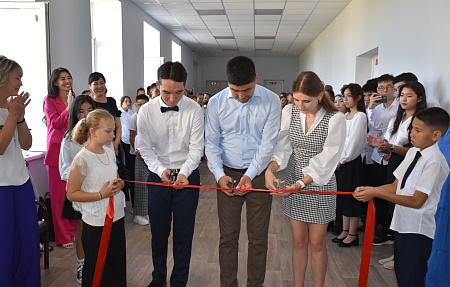 В рамках нацпроекта «Образование» в двух школах Володарского района открылись центры «Точка роста»