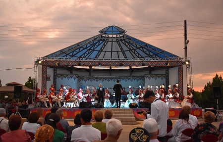 В Володарском районе состоялся концерт мастеров искусств Казахстана.