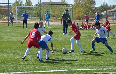 В п.Володарский прошли турниры по футболы среди юношей на призы компании ООО "Солар-Системс"
