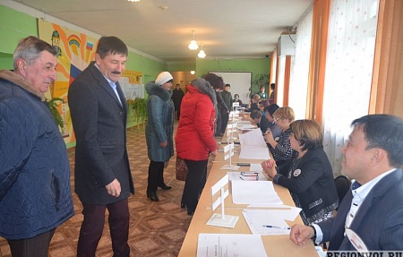 Батыршин Миндиев и Артемий Черчинцев посетили избирательные участки